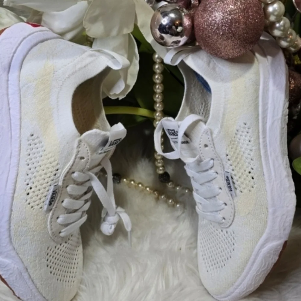 Vans UltraRange VR3 Skate Shoes womens Sneakers Color:True White New